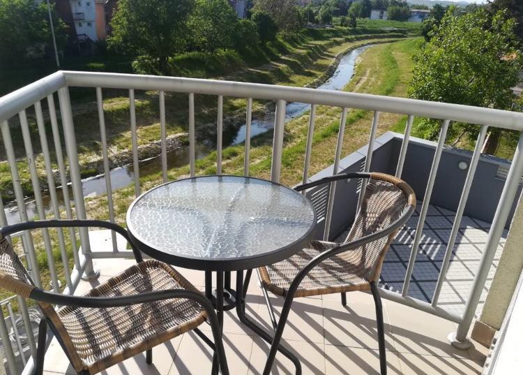Holiday Wing Apartment 2 Jagodina Extérieur photo